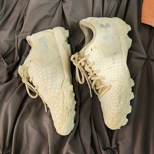 7.5 Underarmer Mens Baseball cleats